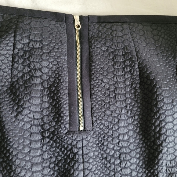 Ted Baker London | size 2 | midi skirt | black | snake embossed | vegan leather - Picture 5 of 10
